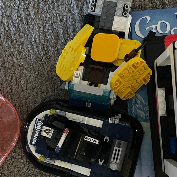 Lego Building Set Police station with people and vehicles - Picture 2 of 3